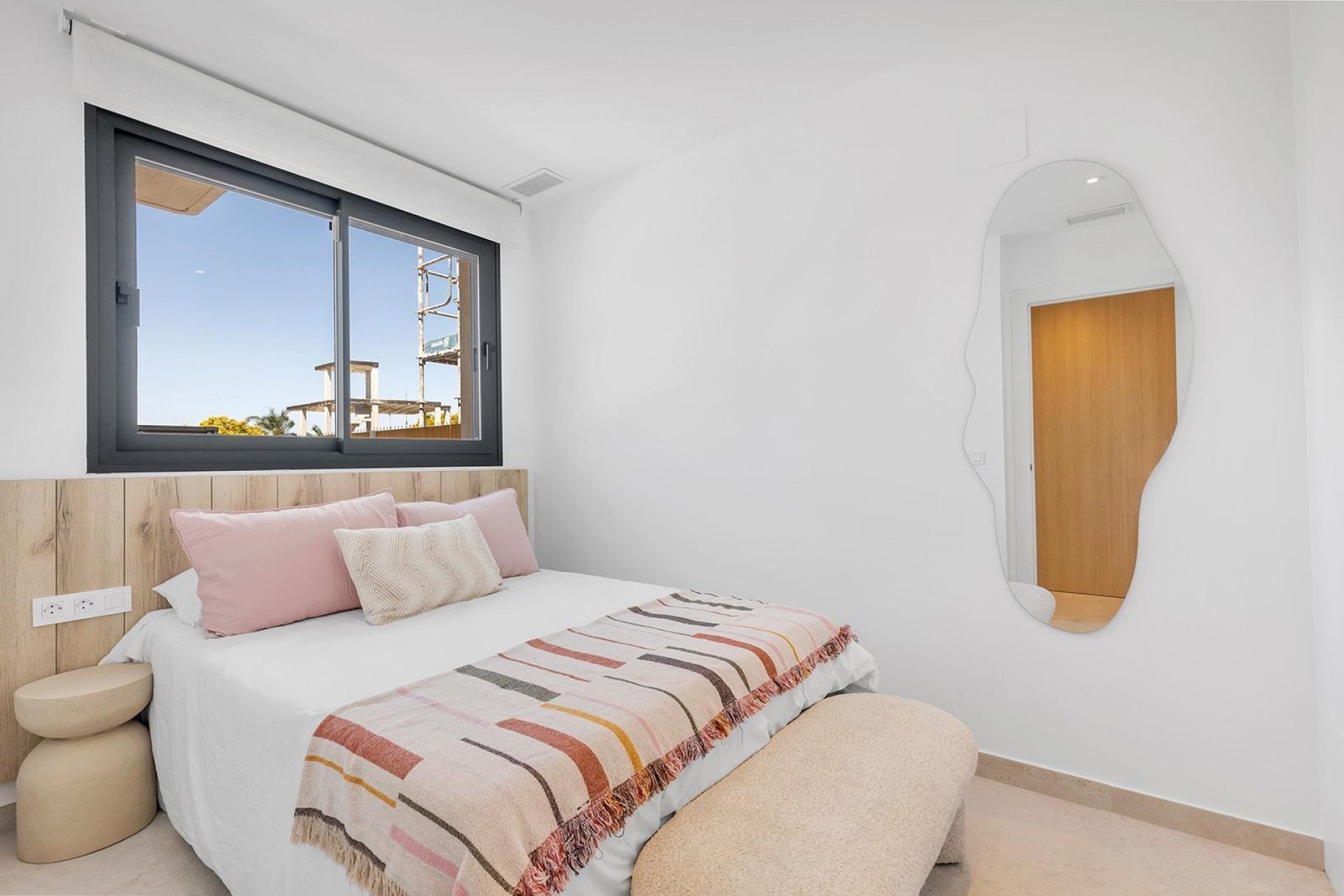Nowy budynek - Bungalow -
Dolores - Sector 3