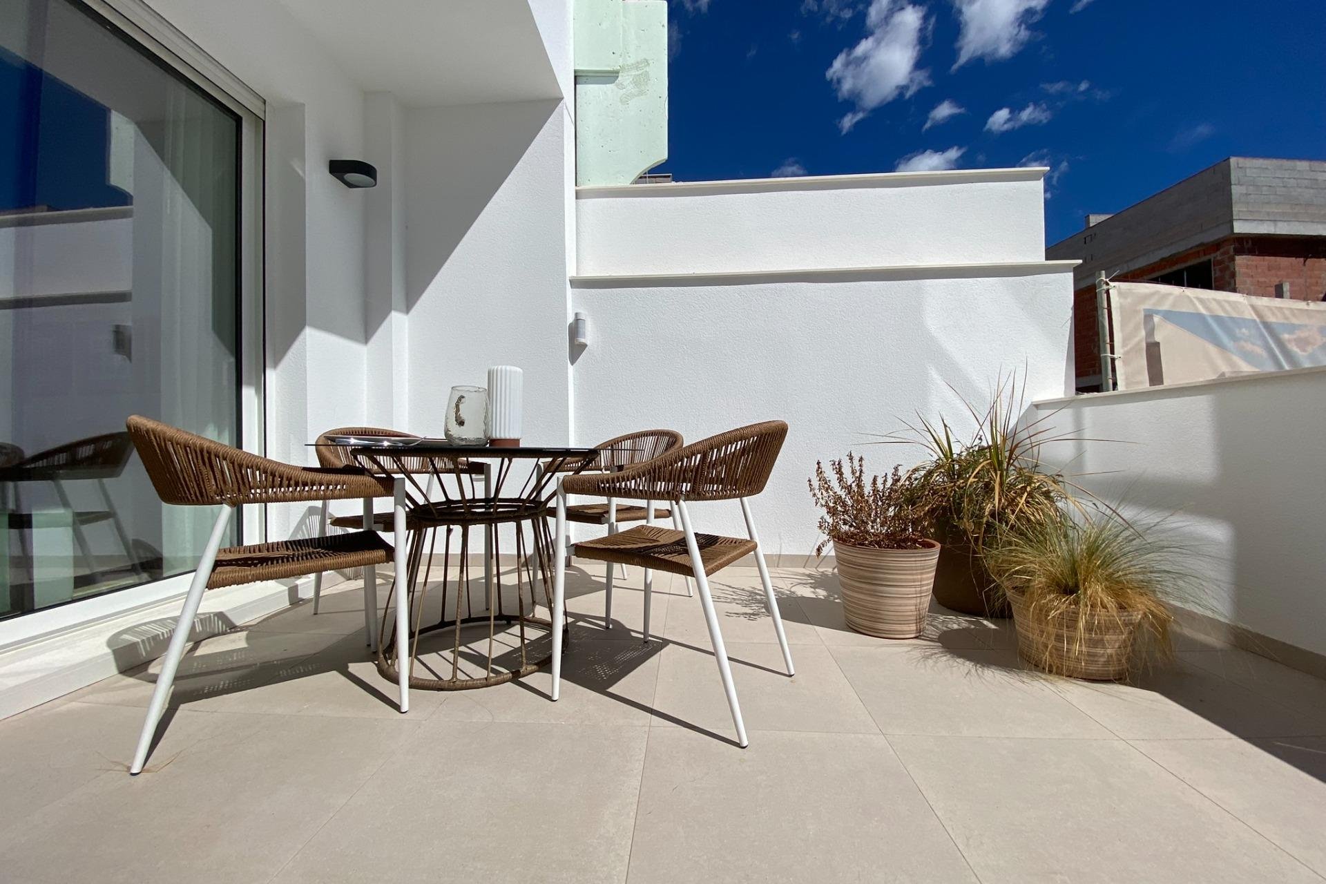 Nowy budynek - Bungalow -
Pilar de la Horadada - pueblo