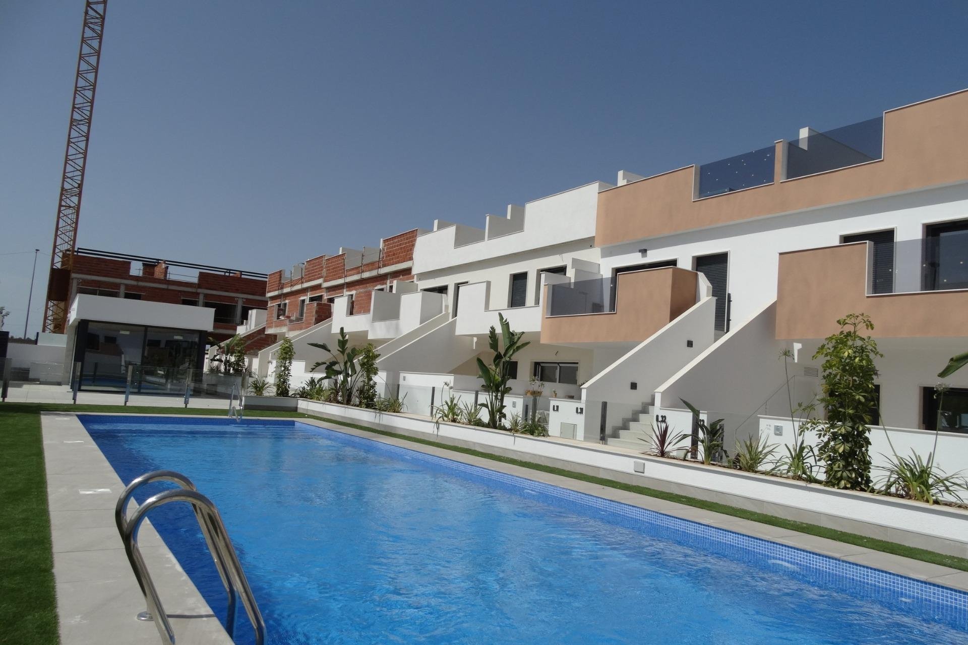 Nowy budynek - Bungalow -
Pilar de la Horadada - pueblo