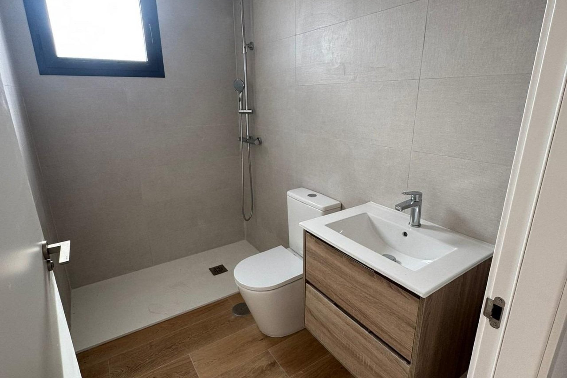 Nowy budynek - Daszek -
Alicante - Benalua