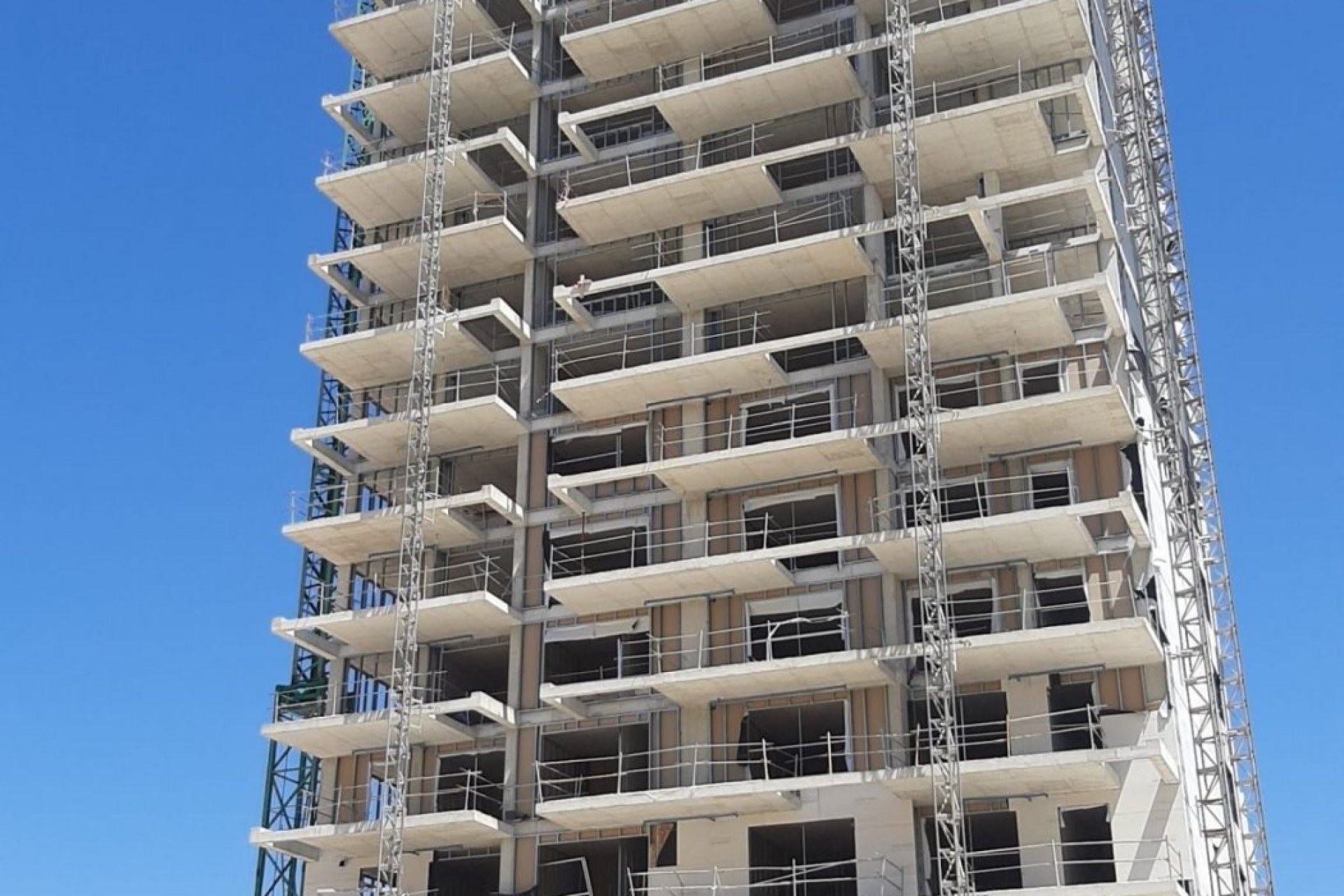 Nowy budynek - Daszek -
Calpe - Arenal Bol