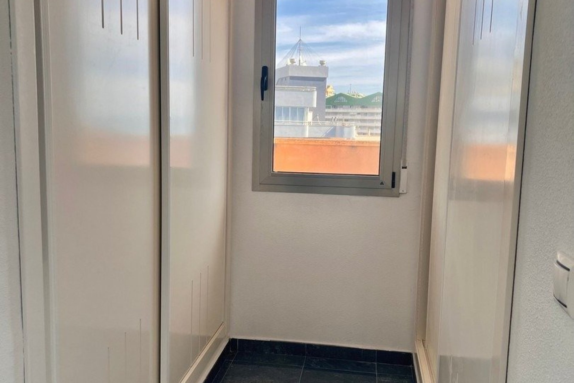 Nowy budynek - Daszek -
Calpe - Playa La Fossa