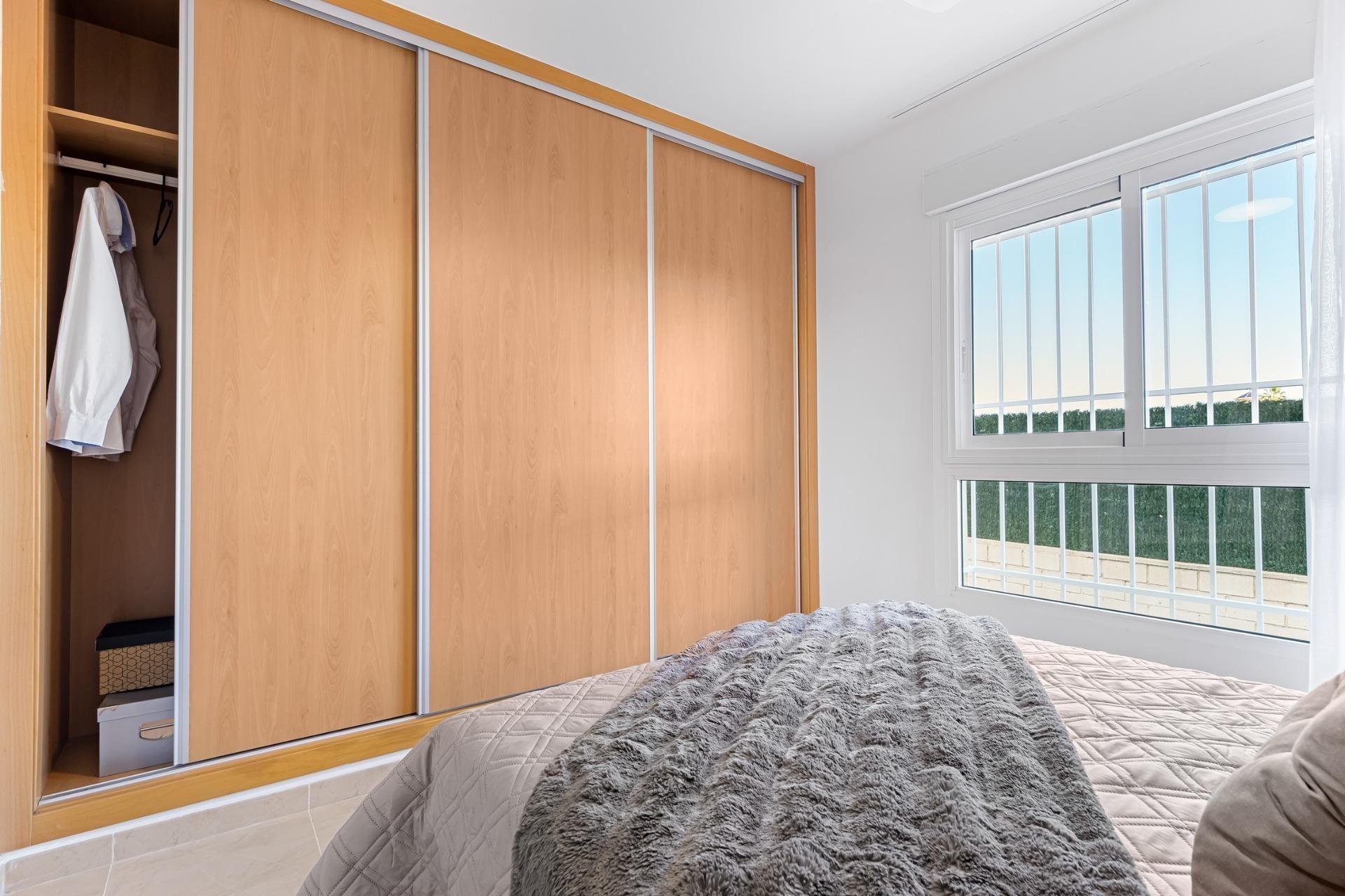 Nowy budynek - Daszek -
Orihuela Costa - Lomas de Cabo Roig