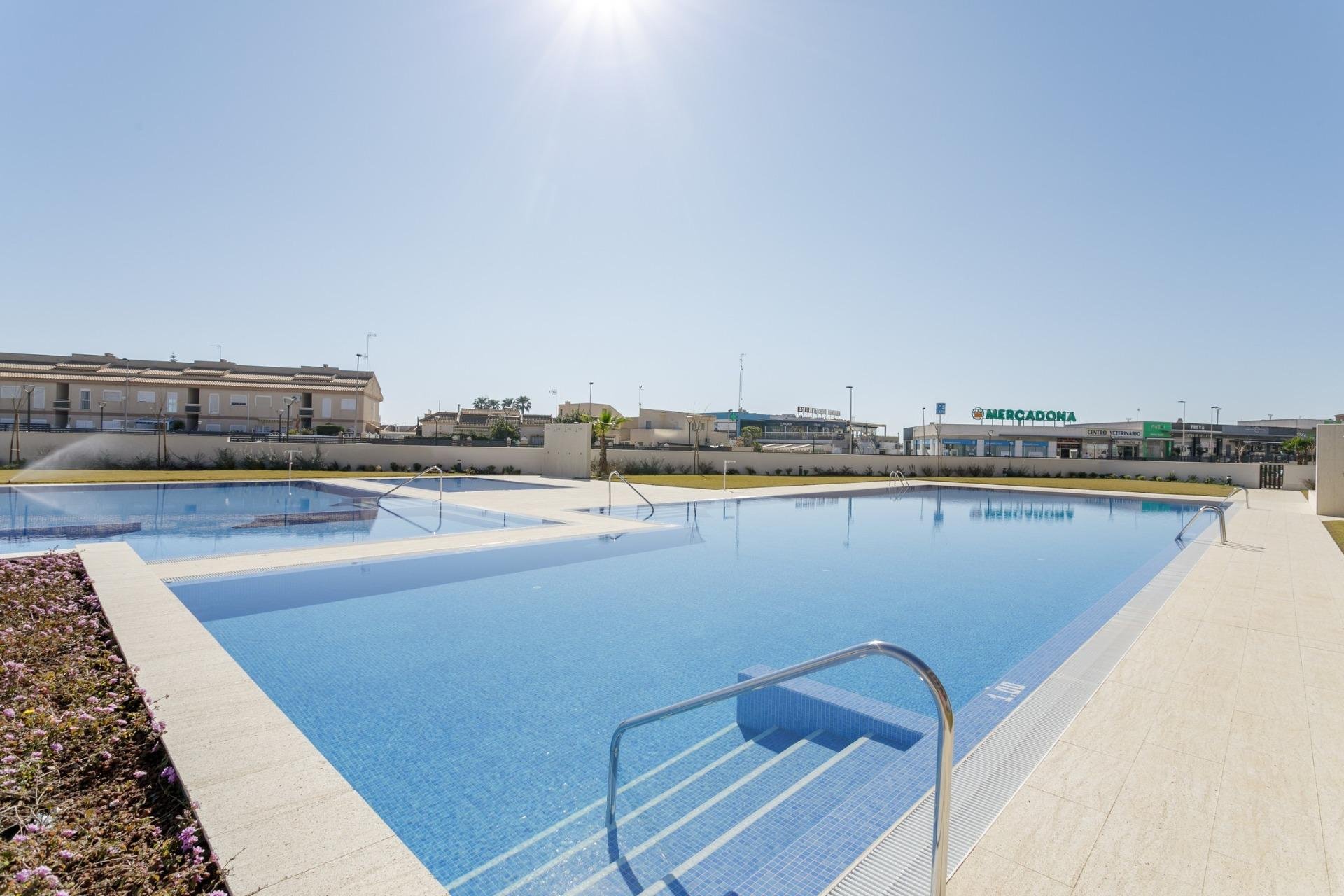 Nowy budynek - Daszek -
Torrevieja - Torreblanca