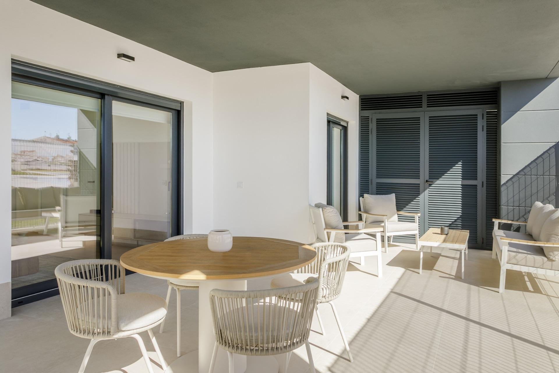 Nowy budynek - Daszek -
Torrevieja - Torreblanca