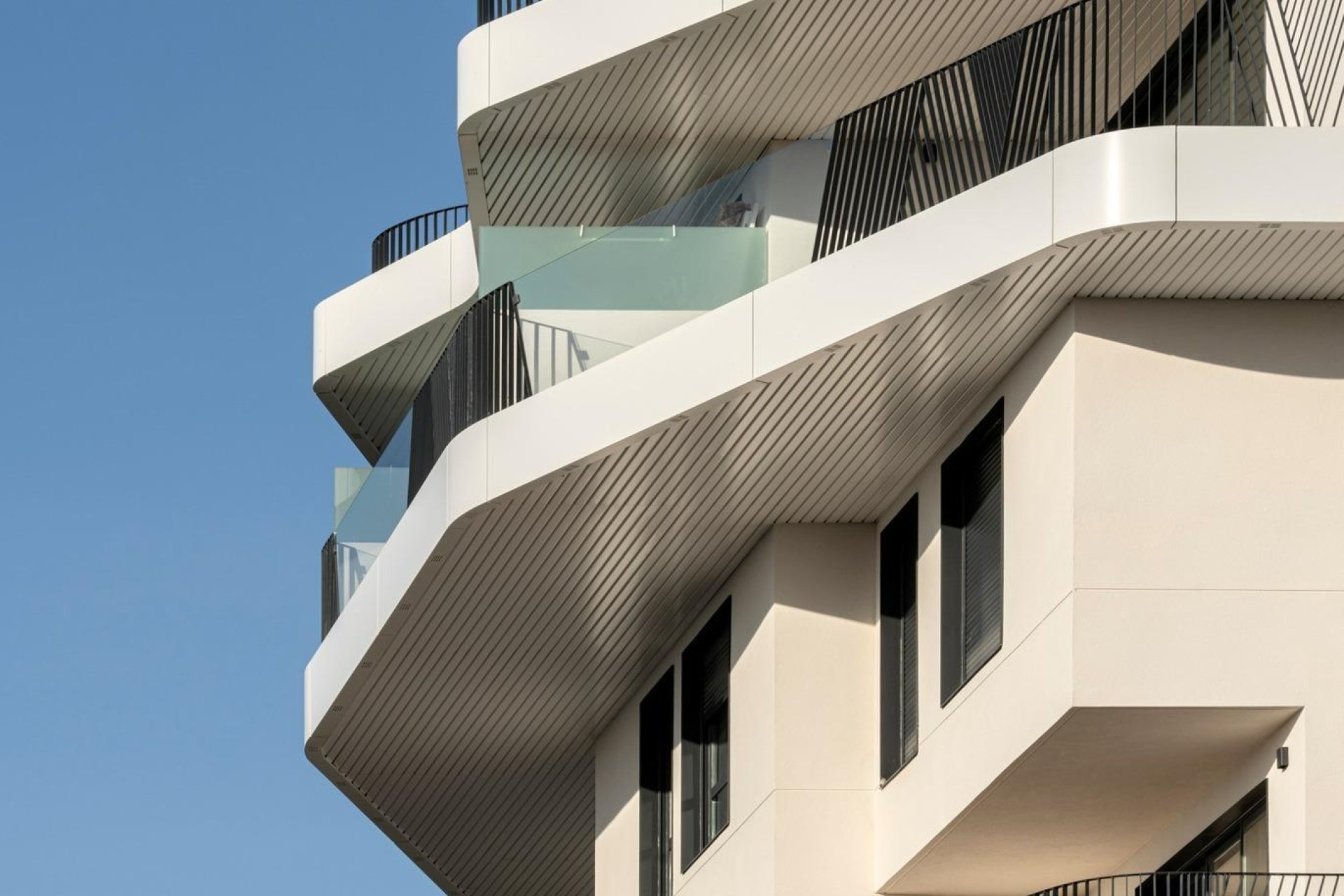 Nowy budynek - Daszek -
Villajoyosa - Playa del Torres