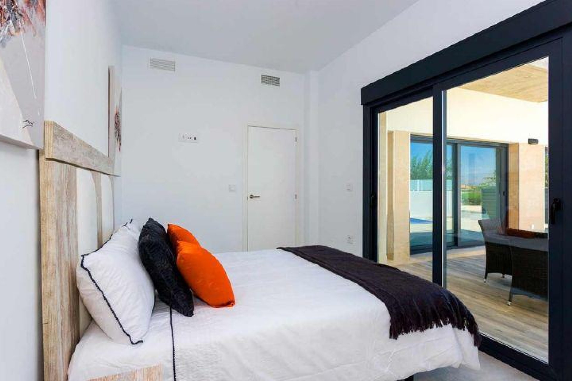 Nowy budynek - Quad House -
Daya Nueva - Centro