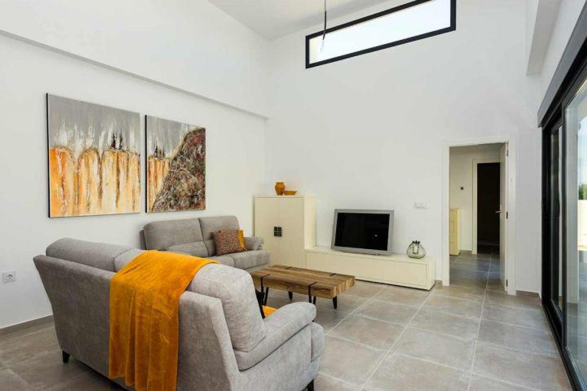 Nowy budynek - Quad House -
Daya Nueva - Centro