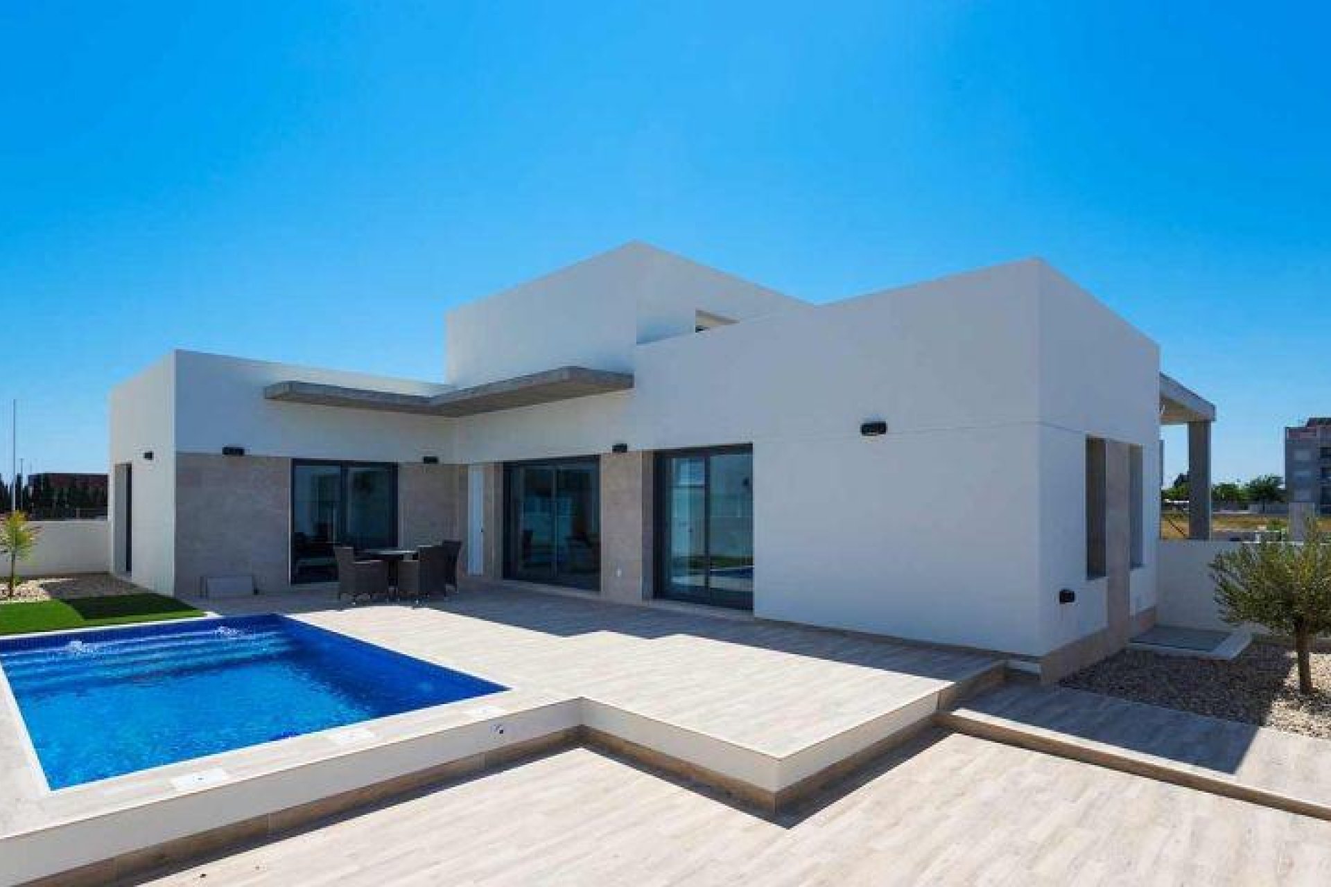 Nowy budynek - Quad House -
Daya Nueva - Centro