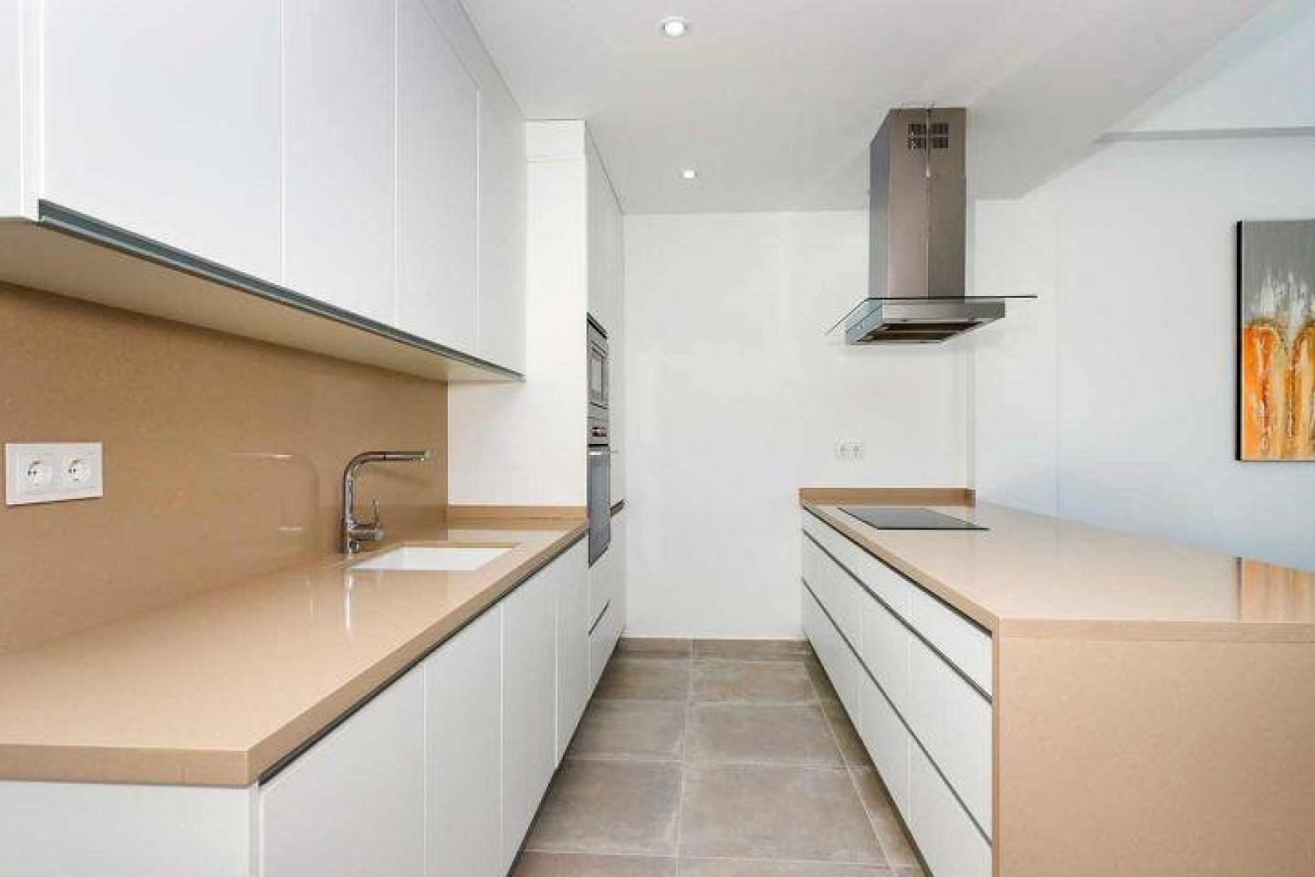 Nowy budynek - Quad House -
Daya Nueva - Centro