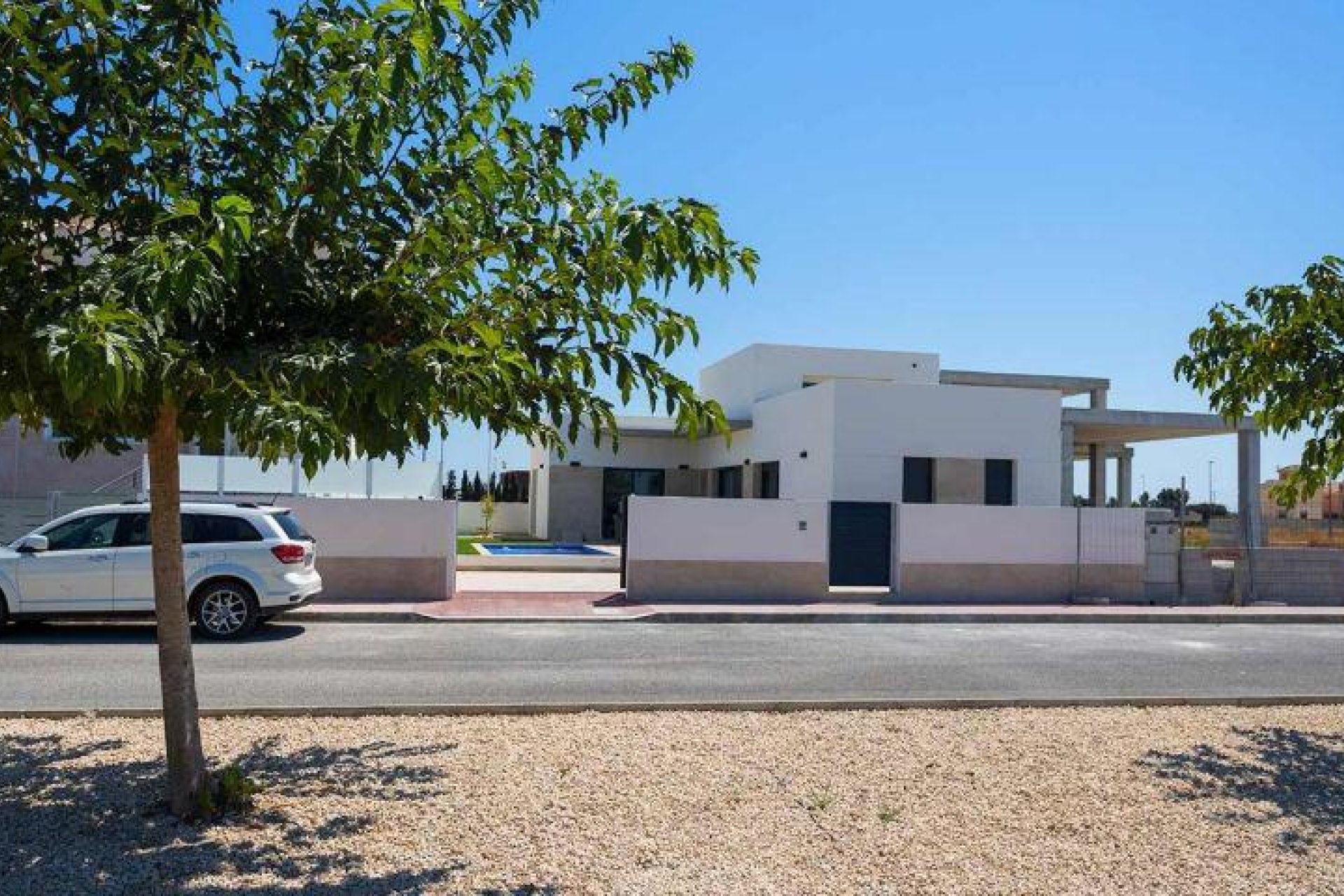 Nowy budynek - Quad House -
Daya Nueva - Centro