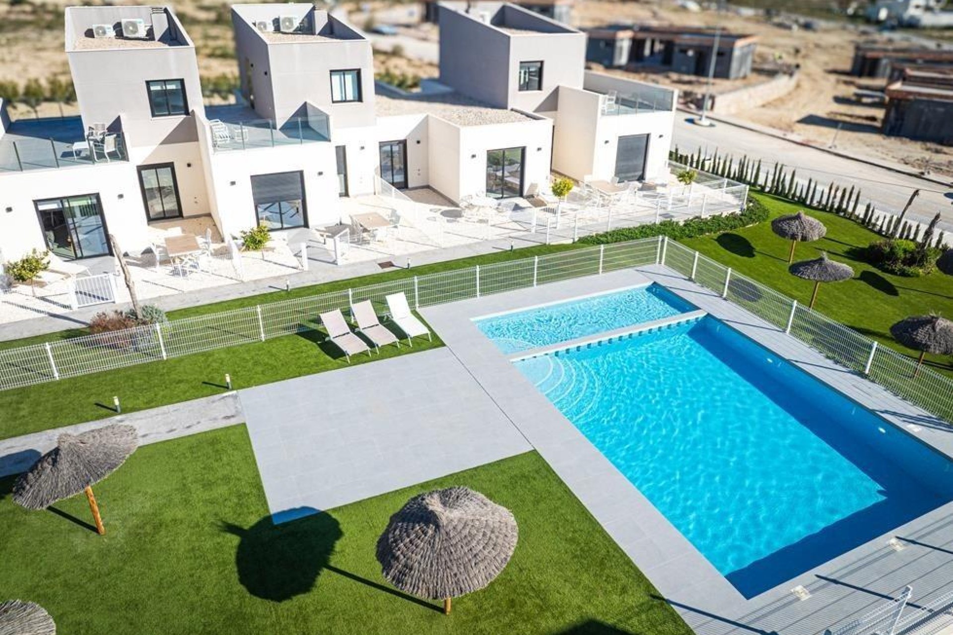 Nowy budynek - town house -
Baños y Mendigo - Altaona Golf