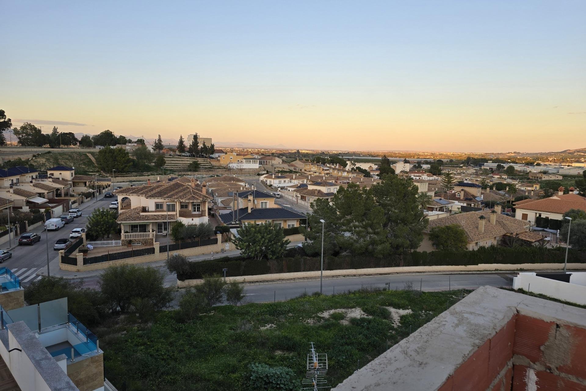 Nowy budynek - town house -
Bigastro - pueblo