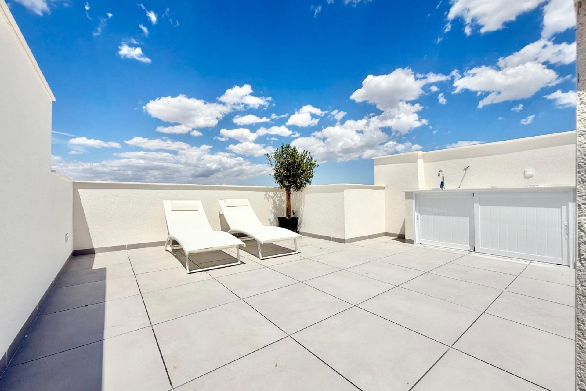 Nowy budynek - town house -
Cox - San Fernando