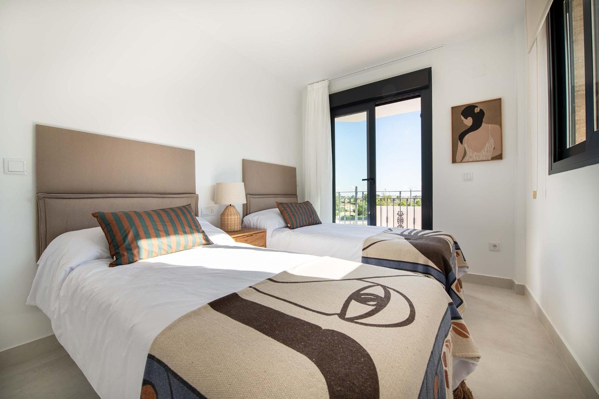 Nowy budynek - town house -
Cox - San Fernando