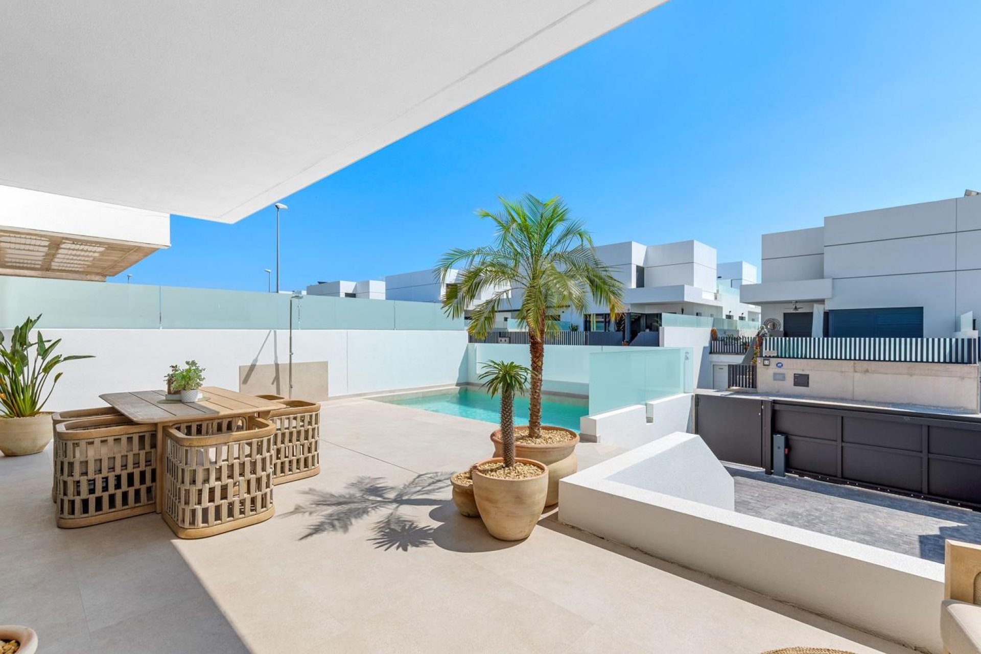 Nowy budynek - town house -
Dolores - Sector 3