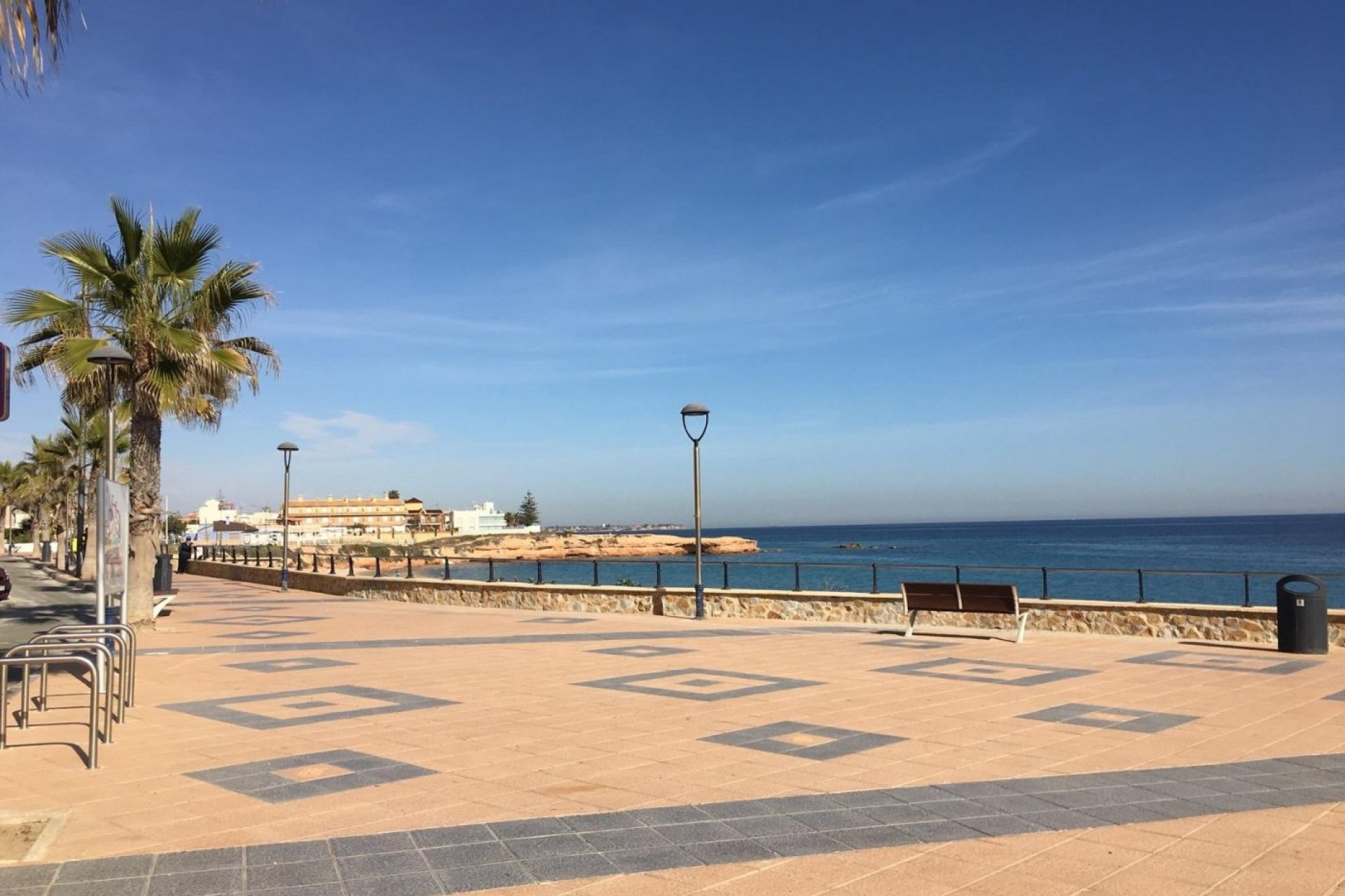 Nowy budynek - villa -
Pilar de la Horadada - pueblo