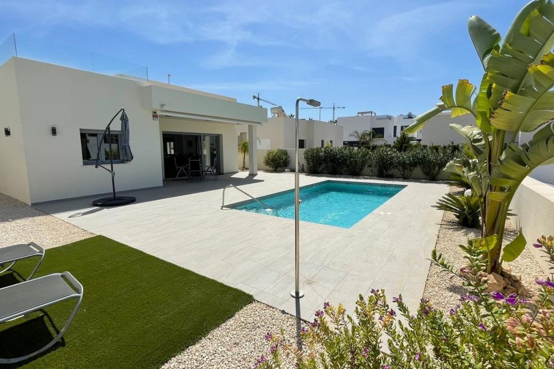 Nowy budynek - villa -
Rafal - polideportivo