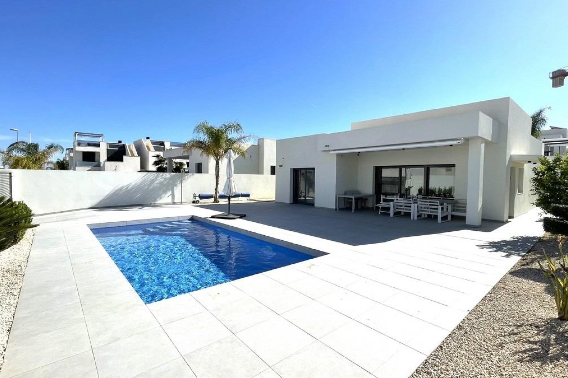 Obra nueva - villa -
Rafal - polideportivo