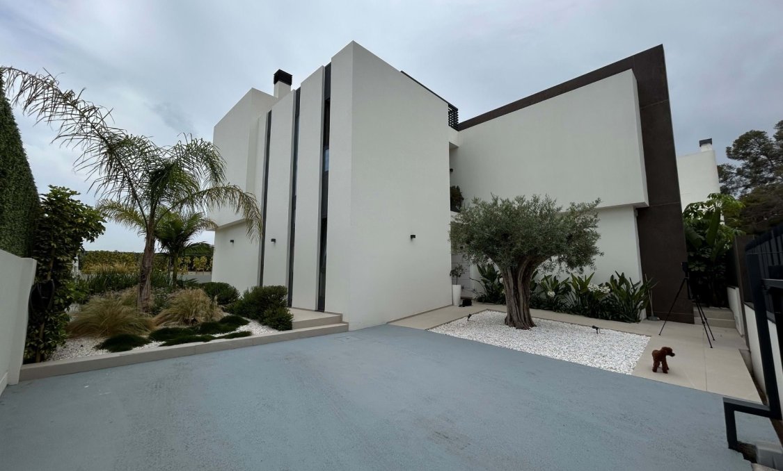 Resale - villa -
La Nucía