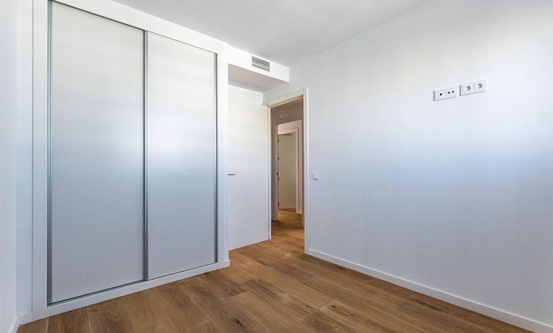 Nowy budynek - Daszek -
Alicante - Benalua