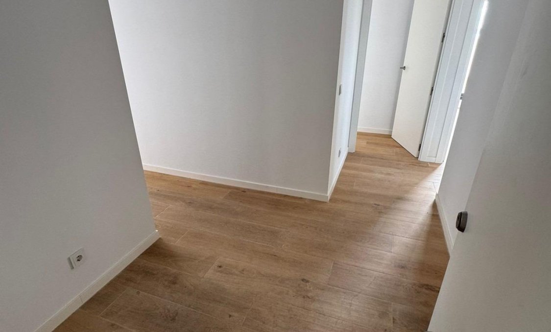 Nowy budynek - Daszek -
Alicante - Benalua