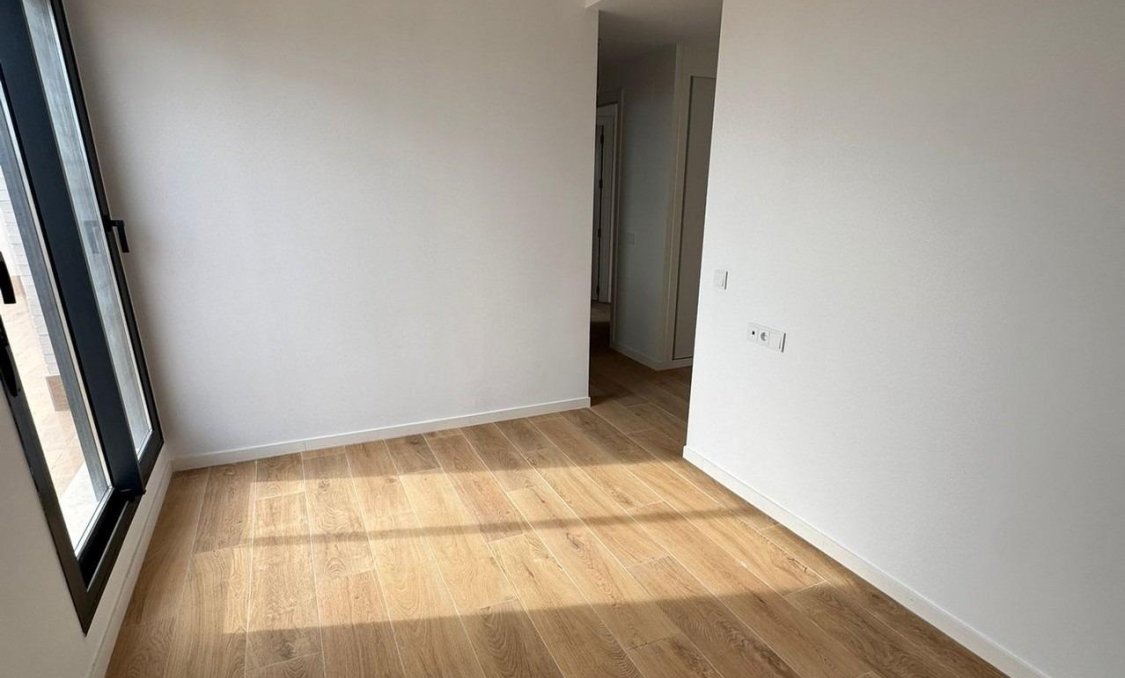 Nowy budynek - Daszek -
Alicante - Benalua