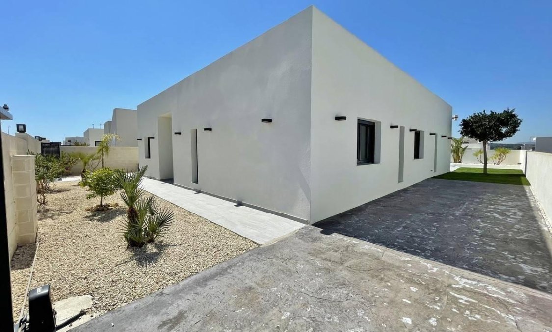 New Build - villa -
Rafal - polideportivo