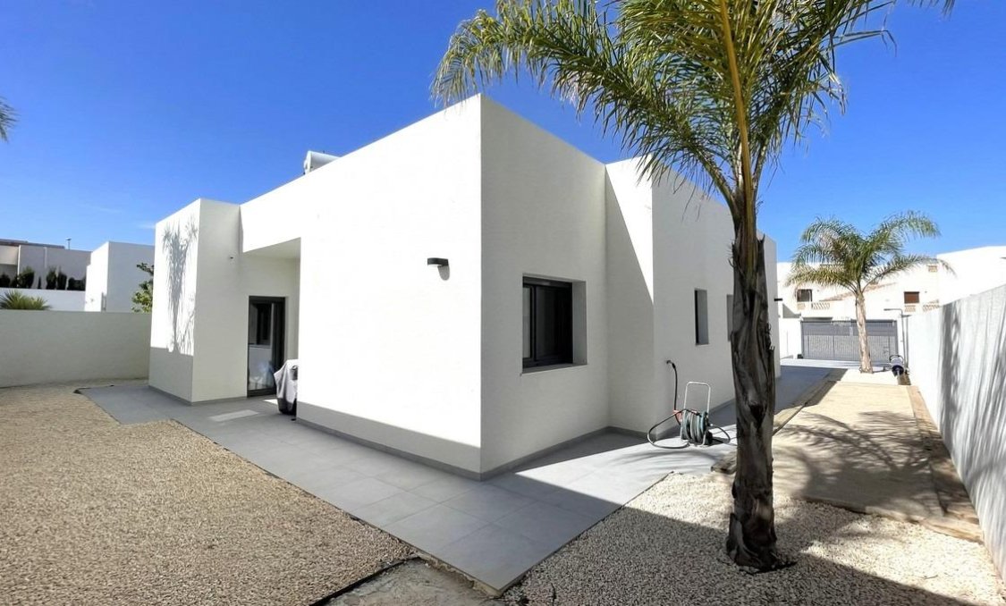New Build - villa -
Rafal - polideportivo