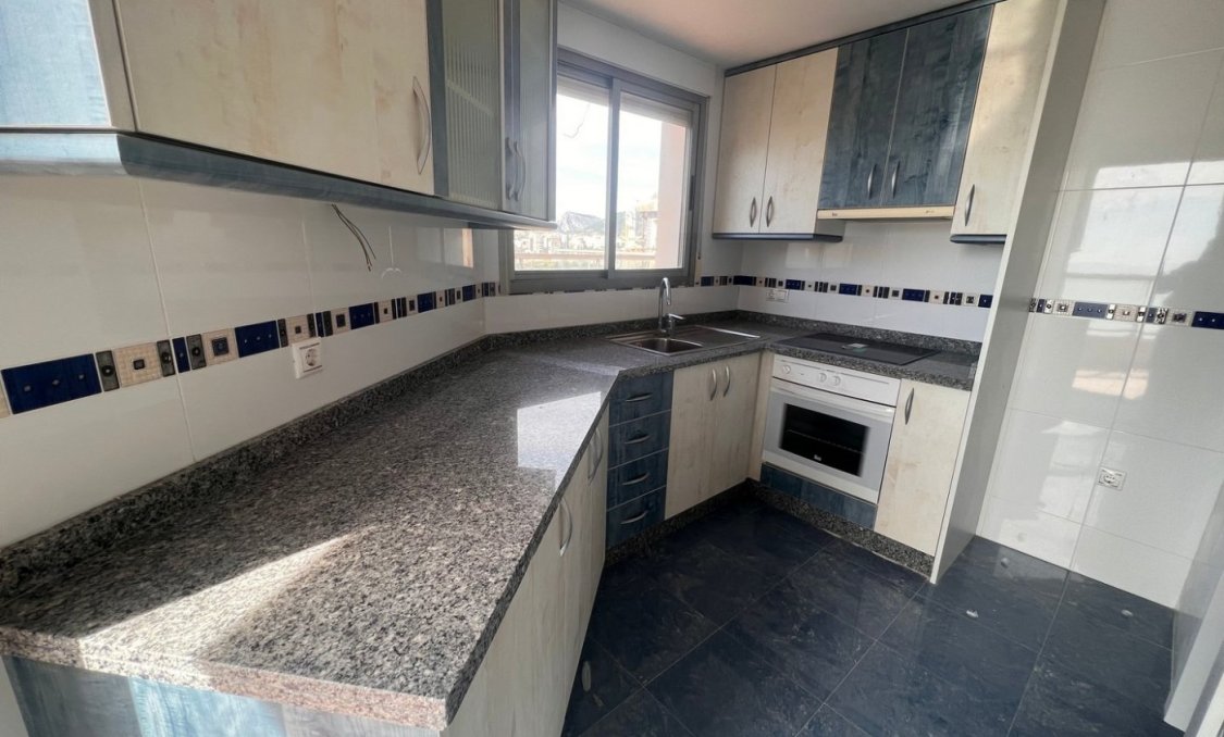 Nowy budynek - Daszek -
Calpe - Playa La Fossa