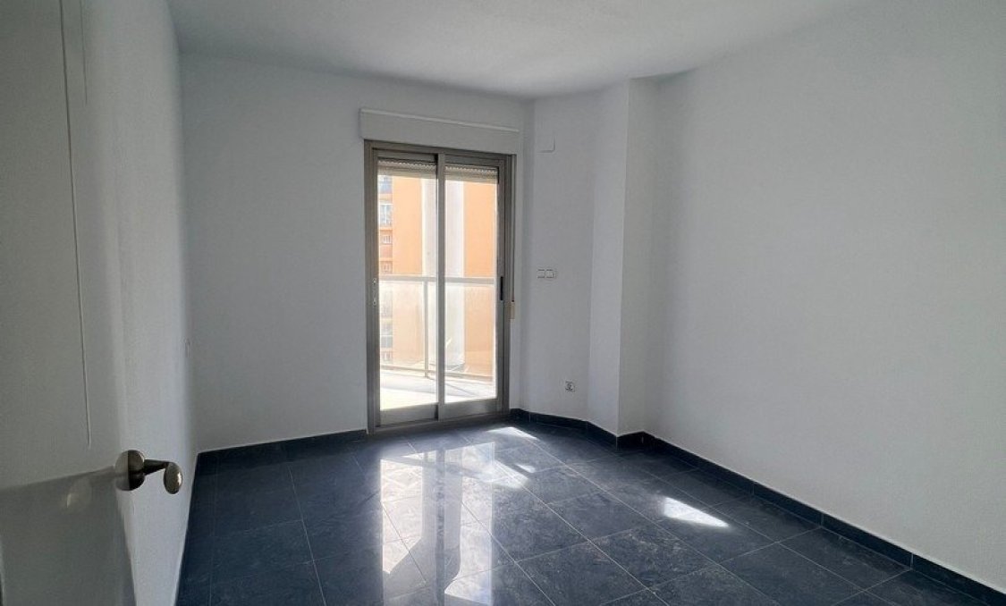 Nowy budynek - Daszek -
Calpe - Playa La Fossa