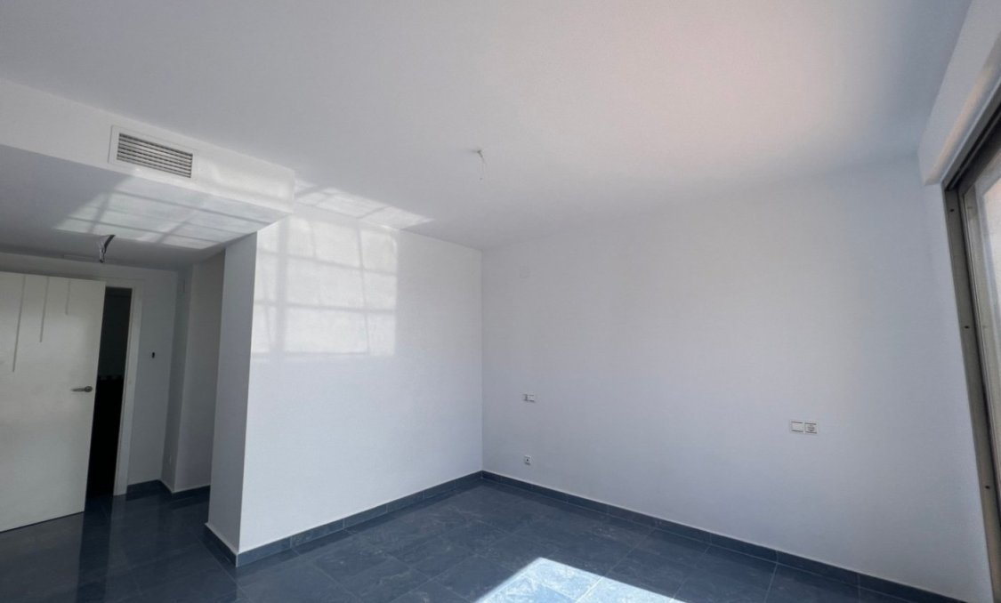 Nowy budynek - Daszek -
Calpe - Playa La Fossa