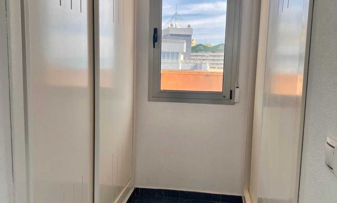 Nowy budynek - Daszek -
Calpe - Playa La Fossa