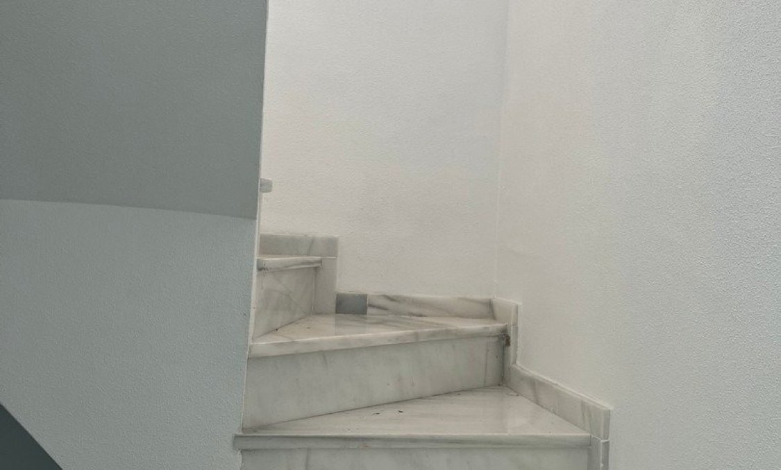 Nowy budynek - Daszek -
Calpe - Playa La Fossa