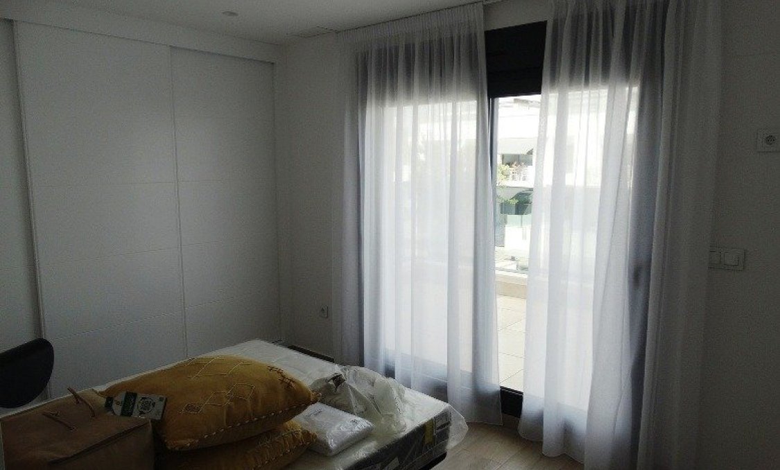 Nowy budynek - villa -
Pilar de la Horadada - pueblo