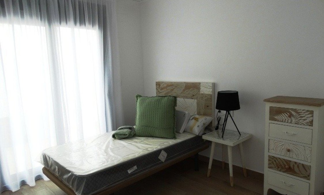 Nowy budynek - villa -
Pilar de la Horadada - pueblo